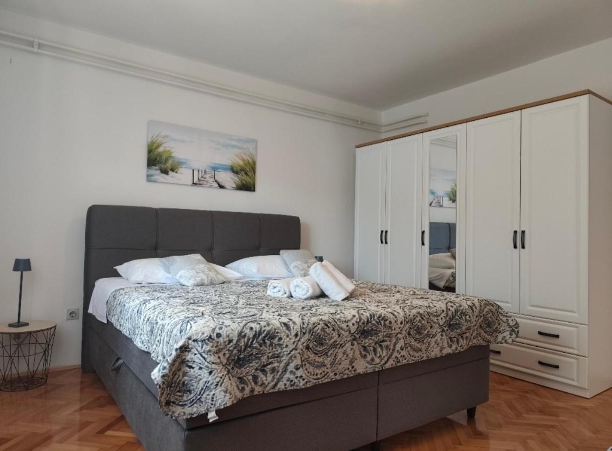Casa Lidija Apartment Ровин Екстериор снимка